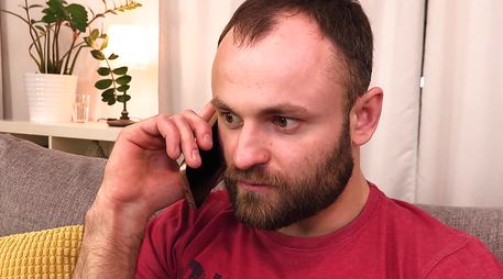 Раскованная шлюха умудряется получать сразу три члена в свои дырки