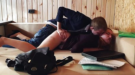Русские студенты предпочли секс вместо нудной учебы